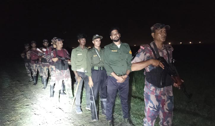 পুশইন ঠেকাতে চাঁপাইনবাবগঞ্জে বিজিবির পাশে আনসার