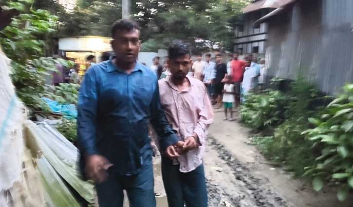 পুলিশ দেখে পুকুরে ঝাঁপ দিয়েও শেষ রক্ষা হলো না