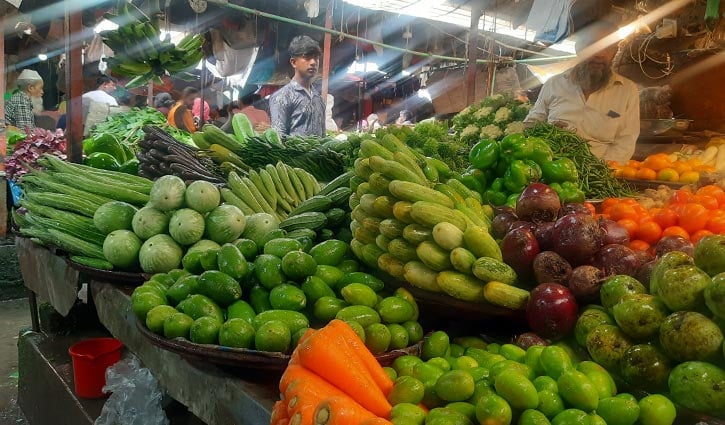 বাজেট ঘোষণার পরও স্থিতিশীল বাজার, কমছে সবজির দাম