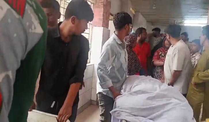 দেয়াল ভেঙে পড়ল রান্নাঘরের ওপর, গৃহবধূর মৃত্যু