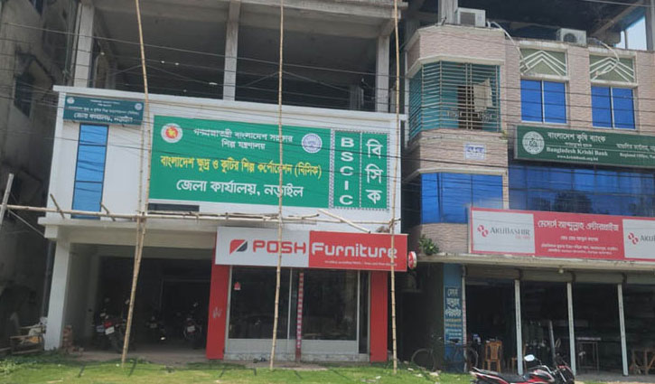 নড়াইলে ভাড়া বাসায় ২৭ সরকারি দপ্তর, ভোগান্তিতে সেবাপ্রার্থীরা