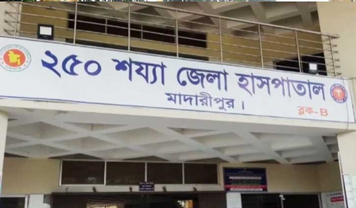 মাদারীপুরে হাসপাতালে লিফটে আটকা ১০ জন, পরে উদ্ধার 