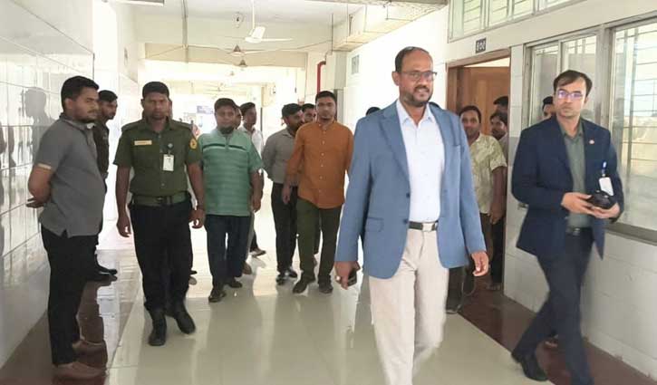 টাঙ্গাইলে হাসপাতালে অনিয়ম-অব্যবস্থাপনা দেখে প্রতিমন্ত্রী টুকুর ক্ষোভ