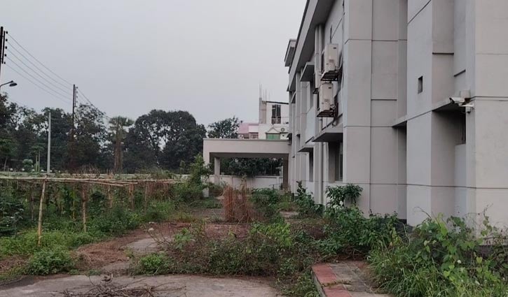 ১৮ কোটি টাকার হাসপাতাল অকেজো, চত্বরে হচ্ছে সবজি চাষ