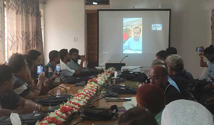 অপতথ্য মোকাবিলায় সাংবাদিকদের জোরালো ভূমিকা নিতে হবে: তথ্যপ্রতিমন্ত্রী