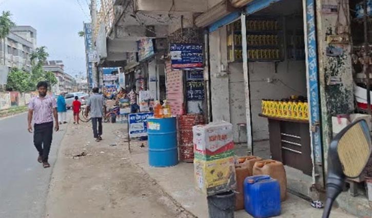 ড্রামে পেট্রোল-অকটেন বেচাকেনা, বাড়ছে নিরাপত্তা ঝুঁকি