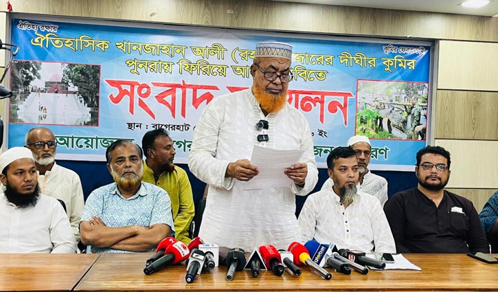 খানজাহান আলী দিঘির কুমির ফেরত দেওয়ার দাবি খাদেমদের
