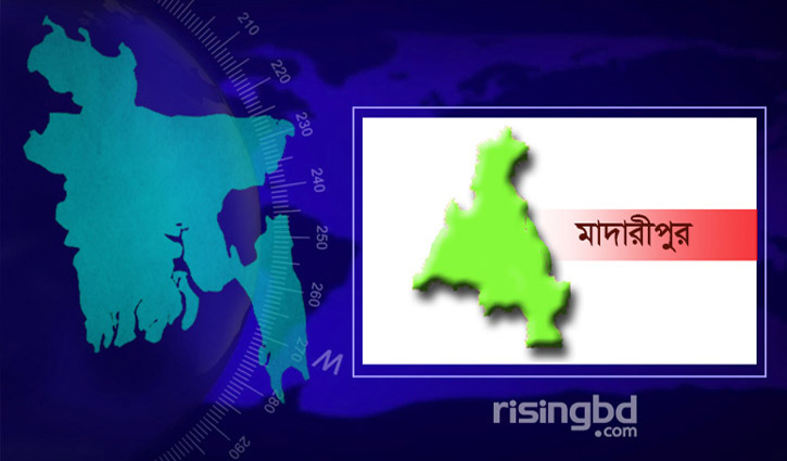 বাসচাপায় শিশুর মৃত্যু, দুই ঘণ্টা অবরোধে ঢাকা-বরিশাল মহাসড়কে তীব্র যানজট