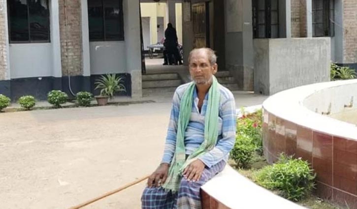 উপার্জনের অবলম্বন হারিয়ে স্ত্রী-মাকে নিয়ে বিপাকে মোশারফ