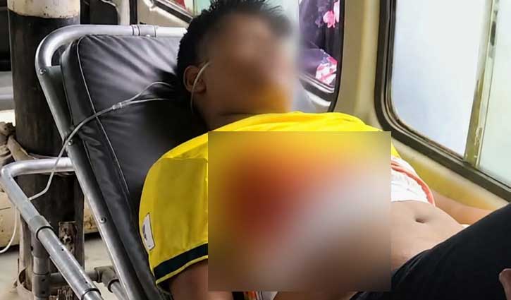 শ্রেণিকক্ষে স্কুলছাত্রকে ছুরিকাঘাত, আটক ৪