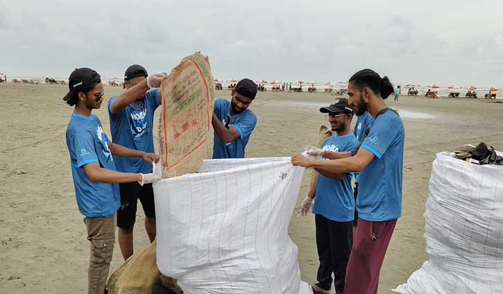 কক্সবাজার সৈকত থেকে ৭ টন বর্জ্য অপসারণ