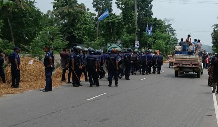 টাঙ্গাইলে ১৪৪ ধারা উপেক্ষা করে হামলা, বাড়িতে আগুন
