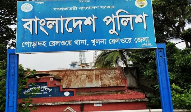 ট্রেনের ছাদ থেকে যুবকের রক্তাক্ত মরদেহ উদ্ধার