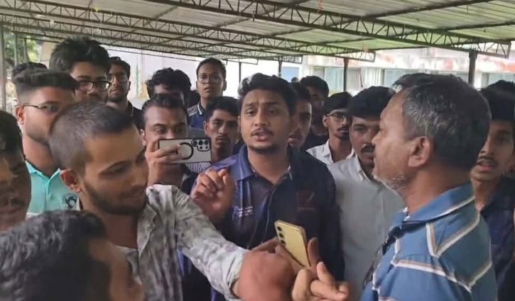 রাবিতে র‍্যাগিংয়ের ভিডিও করায় সাংবাদিক ও রাকসু নেতাদের ওপর হামলা