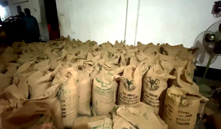 শেরপুরে ৩৩ টন সরকারি চালসহ গোডাউন মালিক আটক