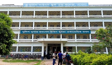 পাবনায় ক্লাস চলাকালে শিক্ষার্থীর মাথায় খুলে পড়ল ফ্যান