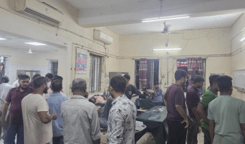 ফেনীতে কাভার্ডভ্যানের চাপায় নিহত ২, আহত ৮