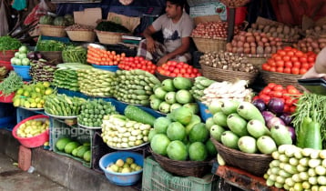 বাজারে কমেছে সবজির দাম, নাগালেই আছে মাছ-মুরগি