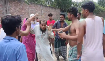 শিশুকে যৌন নিপীড়নের অভিযোগে যুবককে গণপিটুনি দিয়ে পুলিশে সোপর্দ 