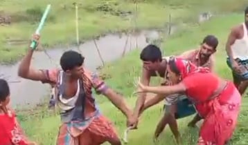 নোয়াখালীতে প্রকাশ্যে নারীকে পেটানোর ভিডিও ভাইরাল