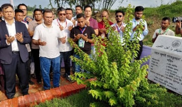 শহিদ ওয়াসিম আকরামের কবর জিয়ারত করলেন প্রধানমন্ত্রী