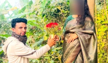 পাবনায় বিয়ের দাবিতে প্রেমিকের বাড়িতে অনশন