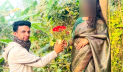 পাবনায় বিয়ের দাবিতে প্রেমিকের বাড়িতে অনশন