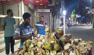 গরমে হাঁসফাঁস, স্বস্তি দিচ্ছে তালের শাঁস 