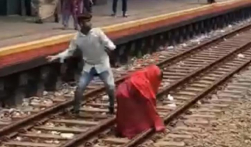 নাটোরে ট্রেনে উঠতে না পেরে পাথর নিক্ষেপ, যুবক গ্রেপ্তার