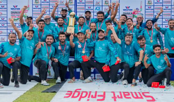 ওয়ালটন স্মার্ট ফ্রিজ ঢাকা প্রিমিয়ার লিগে কে কোন পুরস্কার পেলেন?