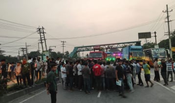 শ্রমিক আন্দোলনে ঢাকা-চট্টগ্রাম মহাসড়কে আড়াই ঘণ্টা বন্ধ যান চলাচল 