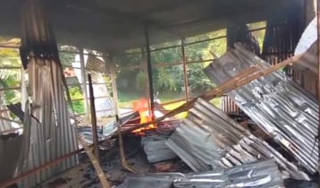 স্কুলছাত্রীকে শ্লীলতাহানি, অভিযুক্তের দোকান ভাঙচুর-আগুন