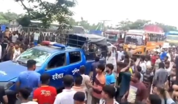 কুমিল্লায় পুলিশ-জনতা সংঘর্ষ, গাড়ি ভাঙচুর