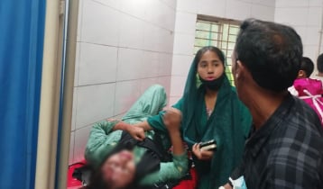 দোকানের সামনে অটোরিকশা থামানোয় নারীকে পিটিয়ে আহত, শ্বাসরোধে হত্যাচেষ্টার অভিযোগ