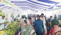 খামার বাড়িতে ফলের ঘ্রাণে জিভে জল, স্বাদের খোঁজে ক্রেতার ভিড়
