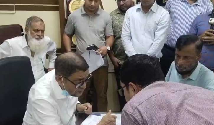 হাসপাতালে হঠাৎ স্বাস্থ্যমন্ত্রী, তত্ত্বাবধায়ক ক্লোজড