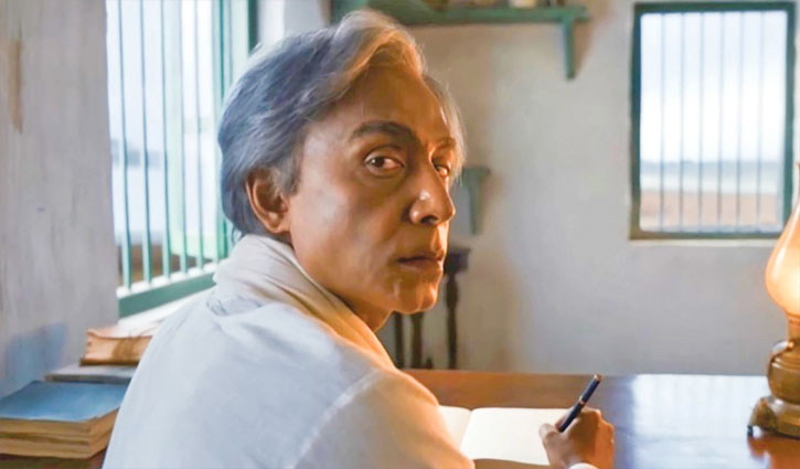সৃজিতের সিনেমায় শরৎচন্দ্র হয়ে টোটার চমক