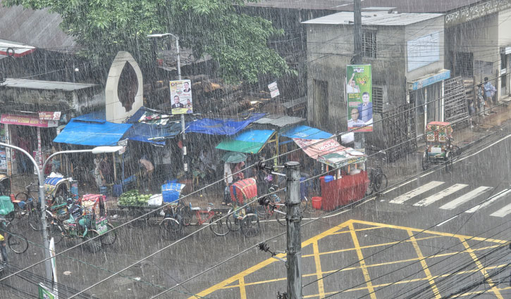 দেশজুড়ে বজ্রসহ ভারী বৃষ্টির পূর্বাভাস