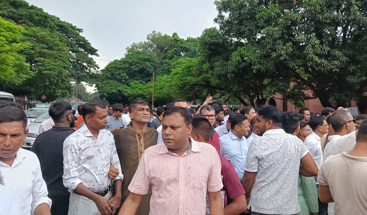 শ্রদ্ধা জানাতে জিয়া উদ্যানে যুবদল নেতাকর্মীদের ভিড় 