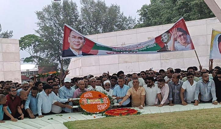 শহীদ জিয়ার সমাধিতে যুবদলের নবগঠিত কমিটির শ্রদ্ধা 