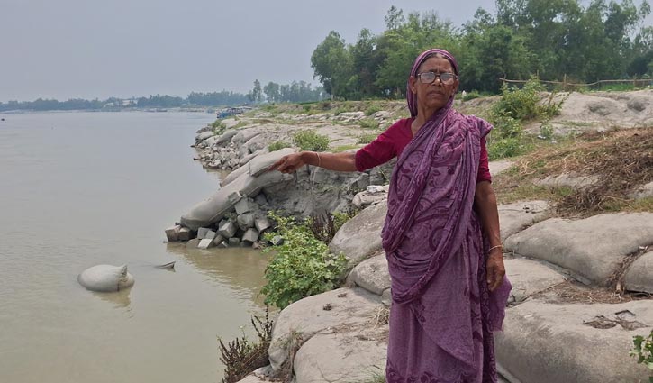 যমুনা কেড়ে নিয়েছে ঘর-জমি, স্থায়ী বাঁধের দাবি
