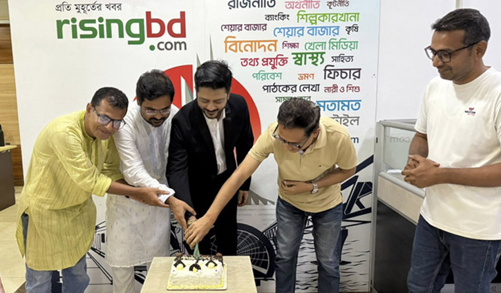রাইজিংবিডিতে কেক কেটে কায়েস আরজুর জন্মদিন উদযাপন