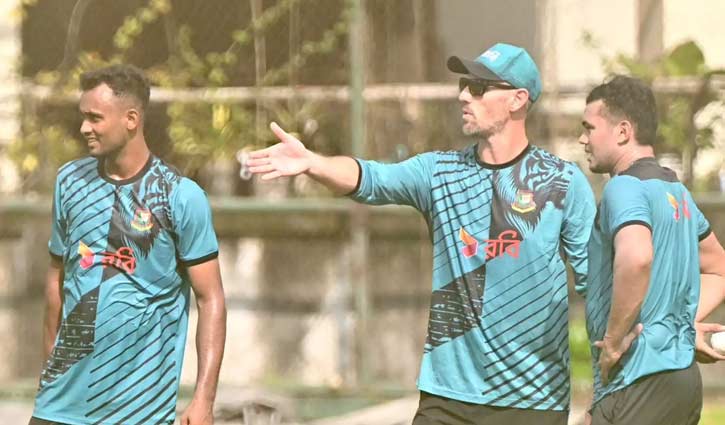 সরে গেলেন টেইট, যুক্ত হলেন তালহা