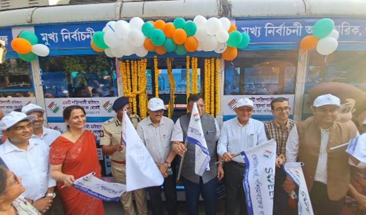 পশ্চিমবঙ্গে ভোটের মাঠে নামানো হলো ট্রাম