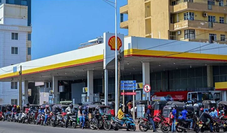 তেলের ঘাটতির আশঙ্কায় শ্রীলঙ্কায় সাপ্তাহিক ছুটির দিন আরো ১ দিন বাড়লো