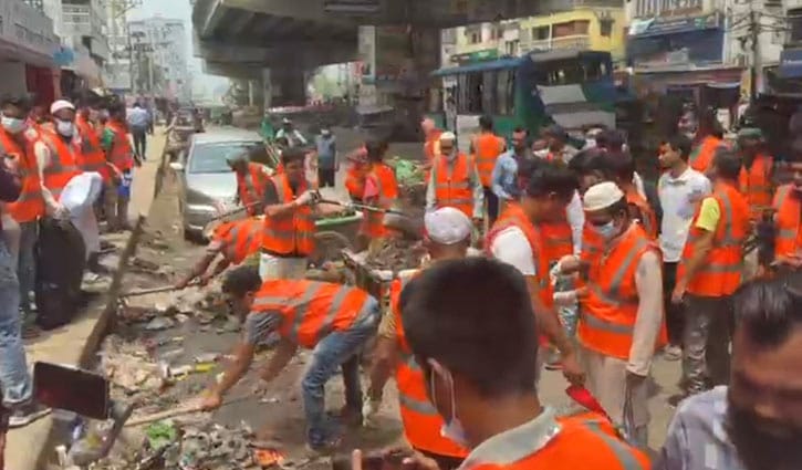 এলাকার সবাই অংশ নিলেন পরিচ্ছন্নতা অভিযানে