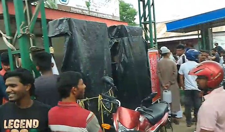 কুষ্টিয়ায় জ্বালানি তেল কালোবাজারির অভিযোগে সংঘর্ষ, আহত ৭