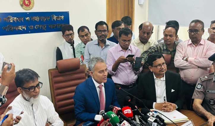 যাত্রী নামিয়ে তবেই ফেরিতে উঠবে বাস