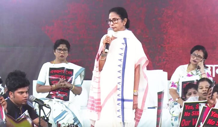 গ্যাসের দাম বৃদ্ধির প্রতিবাদে কড়াই, খুন্তি নিয়ে প্রতিবাদের ডাক