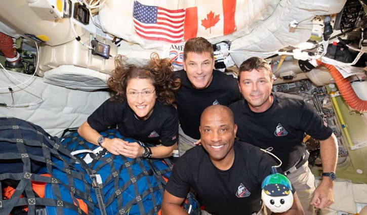 প্রশান্ত মহাসাগরে অবতরণ করতে যাচ্ছেন চাঁদের উল্টো পিঠ দেখে আসা নভোচারীরা